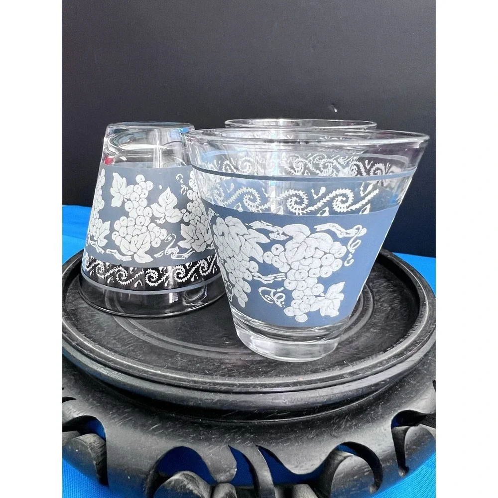 SET OF 3 WEDGEWOOD HAZEL ATLAS 2OZ ‎ GRAPES BLUE AND WHITE SHOT GLASSES (114)